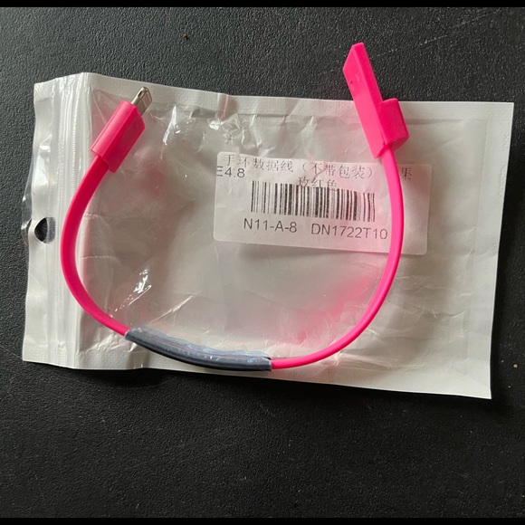 New Silicone Emergency Charging Bracelet - Picture 1 of 5